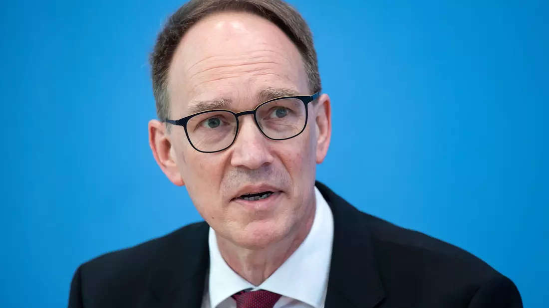 Marketing-Experte Peter Kenning sieht mehrere Motive hinter den Gratis-Aktionen. (Archivbild) - Bild: Bernd von Jutrczenka/dpa