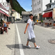 Ungewohnte Szenerie am Brenner: Café-Gäste konnten stressfrei auf der anderen Straßenseite bedient werden. - Foto: Matthias Röder/dpa