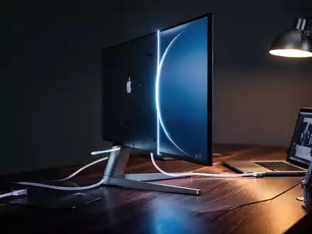 Samsung-Monitor S8: Thunderbolt 5 mit 140 Watt Ladeleistung - Foto: über boerse-global.de