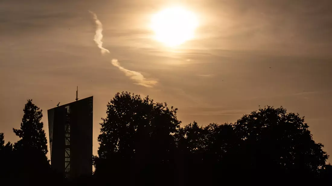 In Frankfurt am Main war es Samstagabend trocken. - Bild: Boris Roessler/dpa