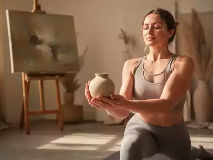 Yoga mit Malen: Wellness-Trend verbindet Bewegung und Kreativität - Foto: über boerse-global.de
