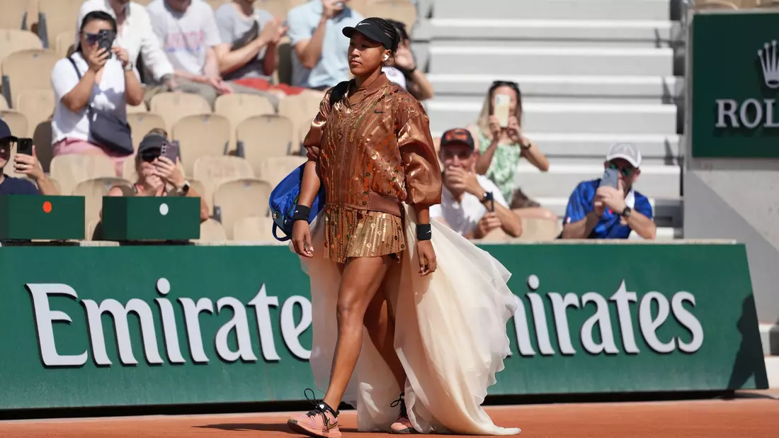Naomi Osaka ist ein Star - und darf nun auch ein Match in der Nightsession bei den French Open spielen. - Bild: Thibault Camus/AP/dpa