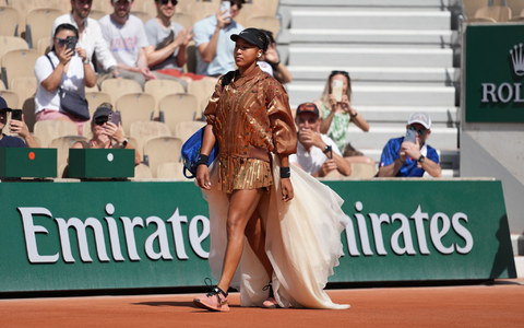 Naomi Osaka ist ein Star - und darf nun auch ein Match in der Nightsession bei den French Open spielen. - Foto: Thibault Camus/AP/dpa