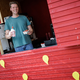 Vertriebsleiter Silvan Schulze-Weddige kam die Idee für den Drive-in in den Niederlanden.  - Foto: David Ebener/dpa