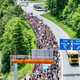 Tausende demonstrierten gegen die Umweltbelastungen durch den Transitverkehr - Foto: Jason Tschepljakow/dpa