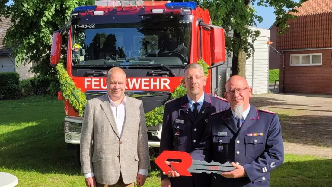 FW Helmstedt: Übergabe des neuen Löschgruppenfahrzeuges LF 10 - Bild: presseportal.de
