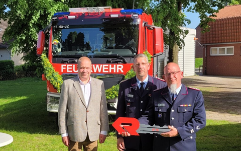 FW Helmstedt: Übergabe des neuen Löschgruppenfahrzeuges LF 10 - Foto: presseportal.de