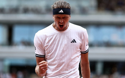 Zverev jubelt über einen Punktgewinn. - Foto: Anne-Christine Poujoulat/AFP/dpa