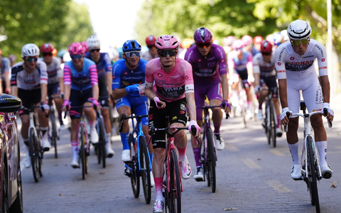 Jonas Vingegaard bei der letzten Giro-Etappe. - Foto: Simone Spada/LaPresse via ZUMA Press/dpa