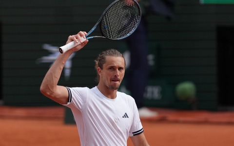 Alexander Zverev reagiert auf seinen Achtelfinalsieg.  - Foto: Thibault Camus/AP/dpa