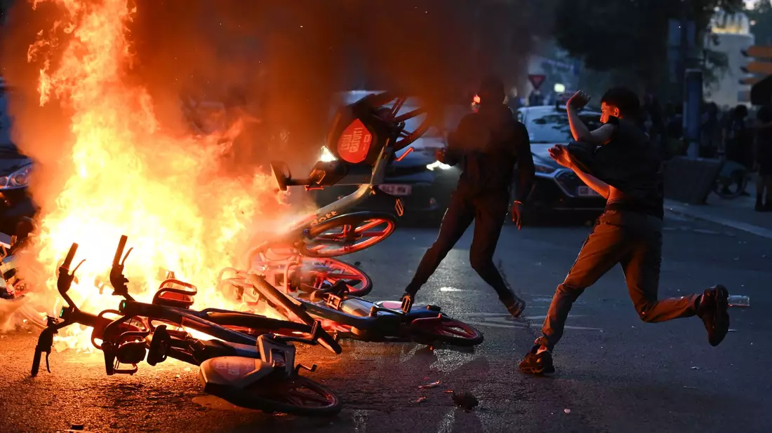 Nach dem Sieg von Paris Saint-Germain ist es in Paris zu Festnahmen und Zwischenfällen gekommen. - Bild: Julien Mattia/Le Pictorium via ZUMA Press/dpa