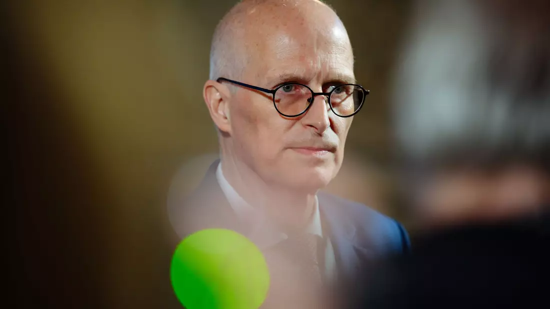 Musste das Olympia-Scheitern eingestehen: Hamburgs Erster Bürgermeister Peter Tschentscher.   - Bild: Gregor Fischer/dpa