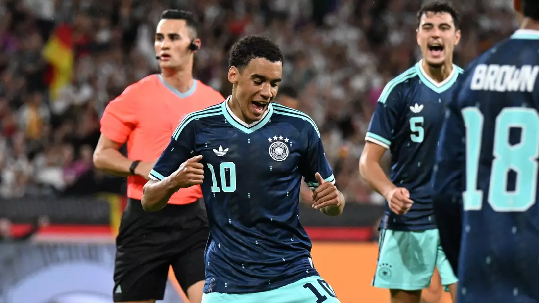 Durfte bei seinem DFB-Comeback ein Tor bejubeln: Jamal Musiala. - Bild: Federico Gambarini/dpa