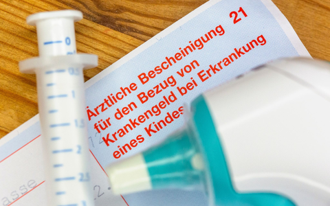 Gesetzlich versicherte Eltern können Krankengeld beantragen, wenn ein Kind unter zwölf Jahren krank ist und sie deshalb nicht zur Arbeit gehen. (Symbolbild) - Foto: Fernando Gutierrez-Juarez/dpa