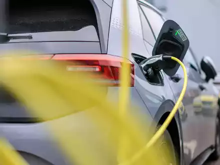 Das Gebrauchtwagenangebot für Elektroautos wächst. (Archivbild) - Foto: Jan Woitas/dpa