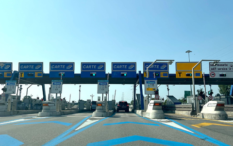 In Italien soll es bei Verspätungen wegen Autobahn-Baustellen jetzt Geld zurückgeben. (Archivbild) - Foto: Christoph Sator/dpa