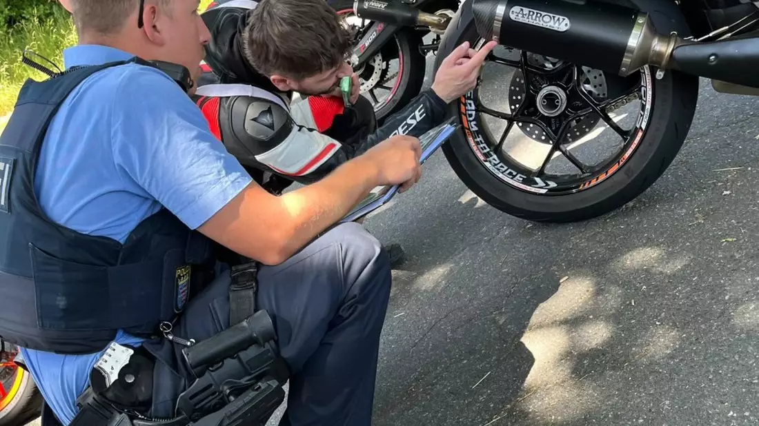 POL-DA: Lindenfels: Motorradkontrollen/Polizei zieht positives Fazit - Lob für Biker - Bild: presseportal.de