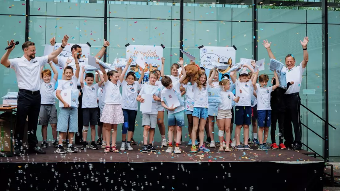 POL-F: 260601 - 0674 Frankfurt - Polizeipräsidium: Polizeipräsident Müller ernennt 24 Kinder Cops - Ausweitung des Programms im kommenden Schuljahr geplant - Bild: presseportal.de