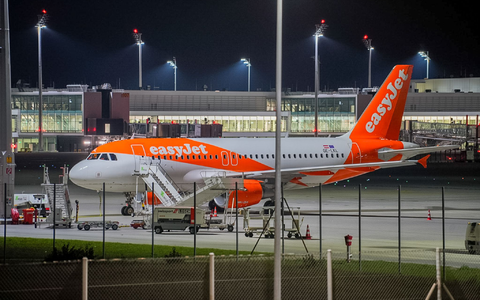 Der britische Billigflieger Easyjet könnte von einem US-Investor übernommen werden. - Foto: Enrique Kaczor/onw-images/dpa