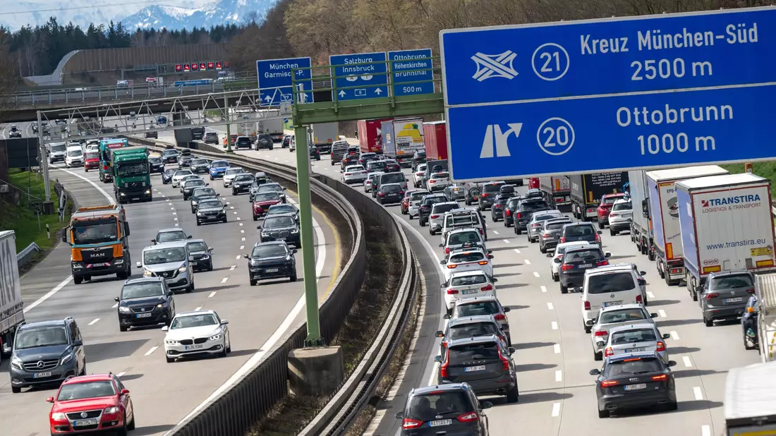 München soll ein weltweites Testlabor für eine neuartige Plattform für das autonome Fahren werden.  - Bild: Peter Kneffel/dpa
