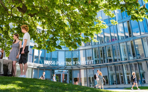 Jetzt für das Informatikstudium am HPI bewerben / Hasso-Plattner-Institut bereitet junge Talente auf eine von KI-geprägte Zukunft vor - Foto: presseportal.de