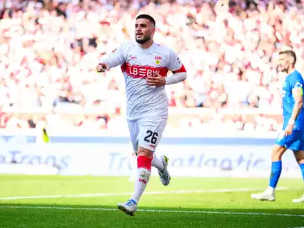 Torjäger Deniz Undav bleibt beim VfB Stuttgart. (Archivbild) - Foto: Tom Weller/dpa