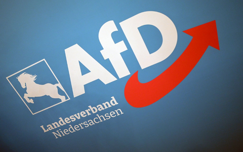 Der Verfassungsschutz in Niedersachsen darf seine Beobachtung des AfD-Landesverbandes vorläufig hochstufen. (Symbolbild) - Foto: Lars Penning/dpa
