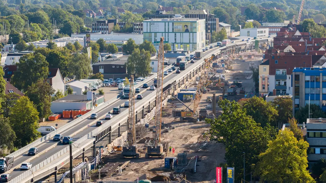 In den kommenden Jahren gibt es viele Baustellen. - Bild: Julian Stratenschulte/dpa