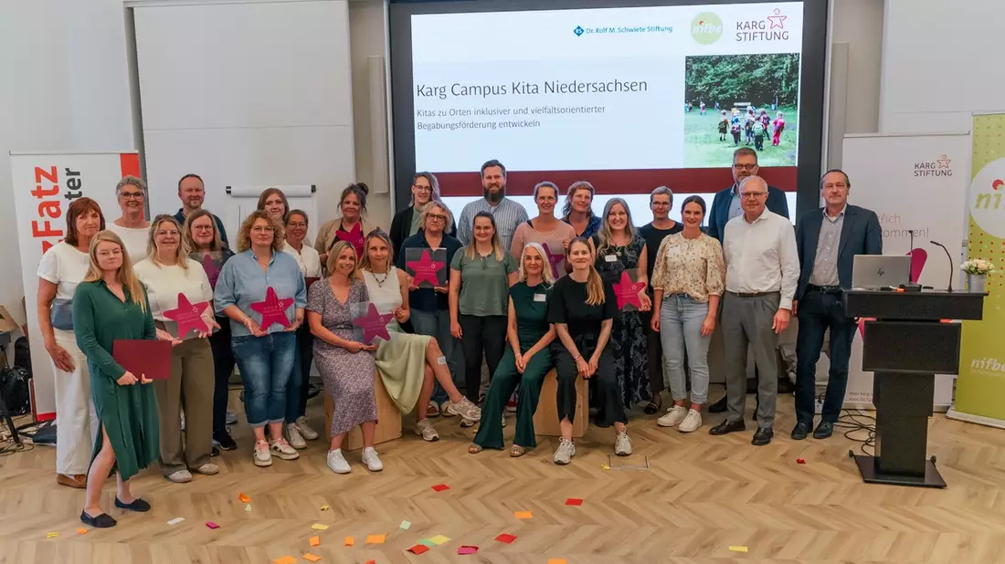 Bildungsgerechtigkeit beginnt in der Kita / Abschluss von Karg Campus Kita Niedersachsen: Acht Kitas setzen Impulse für inklusive Begabungsförderung - Bild: presseportal.de