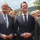 Als sei nichts gewesen: Merz, Wüst und Ziemiak. - Foto: Oliver Berg/dpa-Pool/dpa