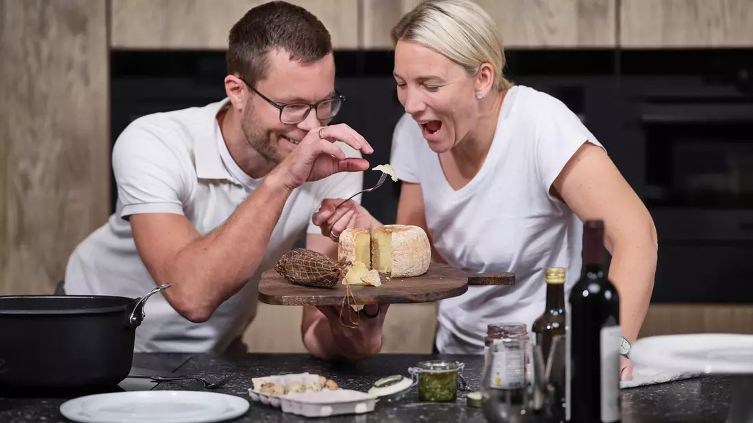 Morbus Crohn, Hashimoto und Co.: Tobias Stumpfl und Karin Stumpfl von TOBIO zeigen, wie vermeintlich gesunde Lebensmittel krank machen können - Bild: presseportal.de