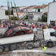 Etliche Menschen schauten zu, als der Walkadaver abtransportiert wurde. (Archivbild) - Bild: Romain Perrocheau/AFP/dpa