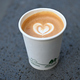 Ein Cappuccino kostet in Deutschland im Schnitt 3,57 Euro - und damit 10 Cent mehr als im vergangenen Jahr. - Bild: Michael Brandt/dpa