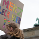 «Mehrzweckeier» klingt sehr nach «Merz leck Eier». (Archivbild) - Bild: Sven Kaeuler/dpa