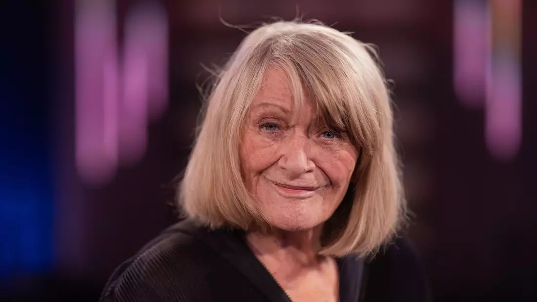 Alice Schwarzer findet es nicht richtig, Eintritt für den Dom zu verlangen - auch wenn sie selbst von der Entscheidung nicht betroffen ist. (Archivbild) - Bild: Rolf Vennenbernd/dpa