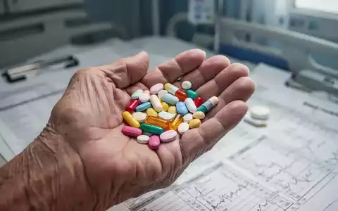 Polypharmazie: Sechs Medikamente pro Patient verursachen jede vierte Krankenhauseinweisung - Foto: über boerse-global.de
