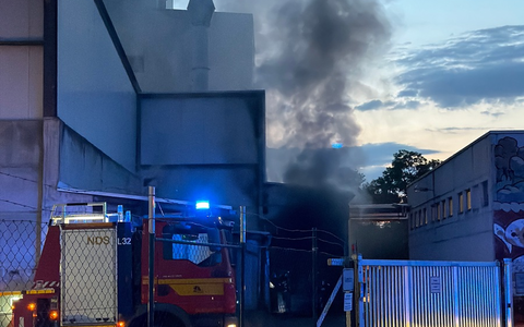 FW Dresden: Nächtliche Brandeinsätze: Brand in einem Heizkraftwerk und Brand eines Containers - Bild: presseportal.de