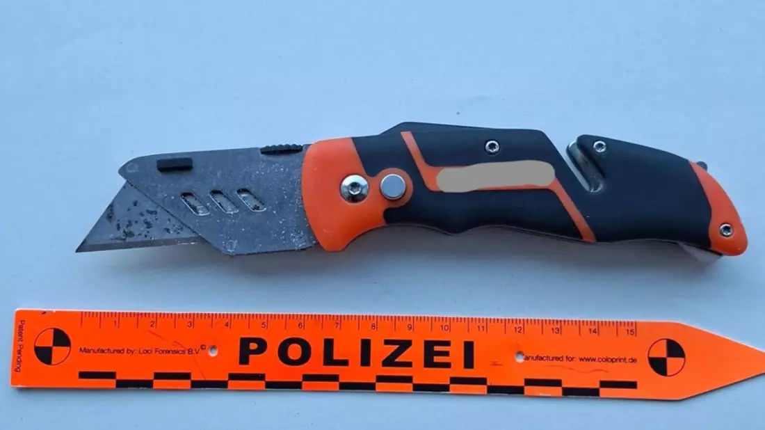 BPOL NRW: Diebstahl mit Messer: Bundespolizei regt beschleunigtes Verfahren an - Bild: presseportal.de