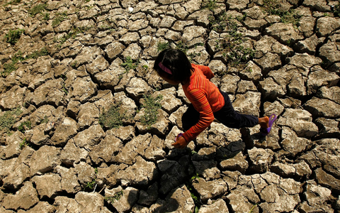 El Nino sorgt je nach Weltregion für Dürren und Überschwemmungen (Archivbild) - Bild: Francis R. Malasig/EPA/dpa