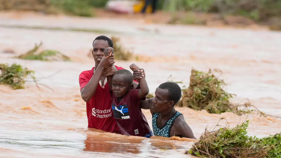 In Teilen Afrikas führt El Nino zu Überschwemmungen (Archivbild) - Bild: Brian Inganga/AP/dpa