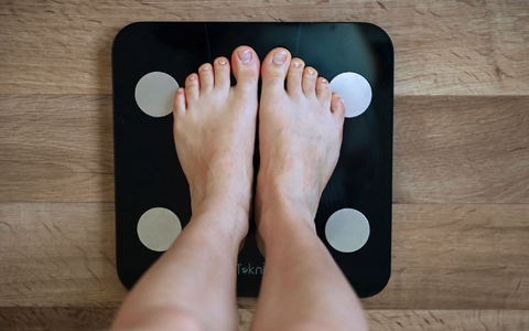 Jeder zweite Erwachsene in Deutschland hat einen BMI über 25. (Symbolfoto) - Bild: Elisa Schu/dpa