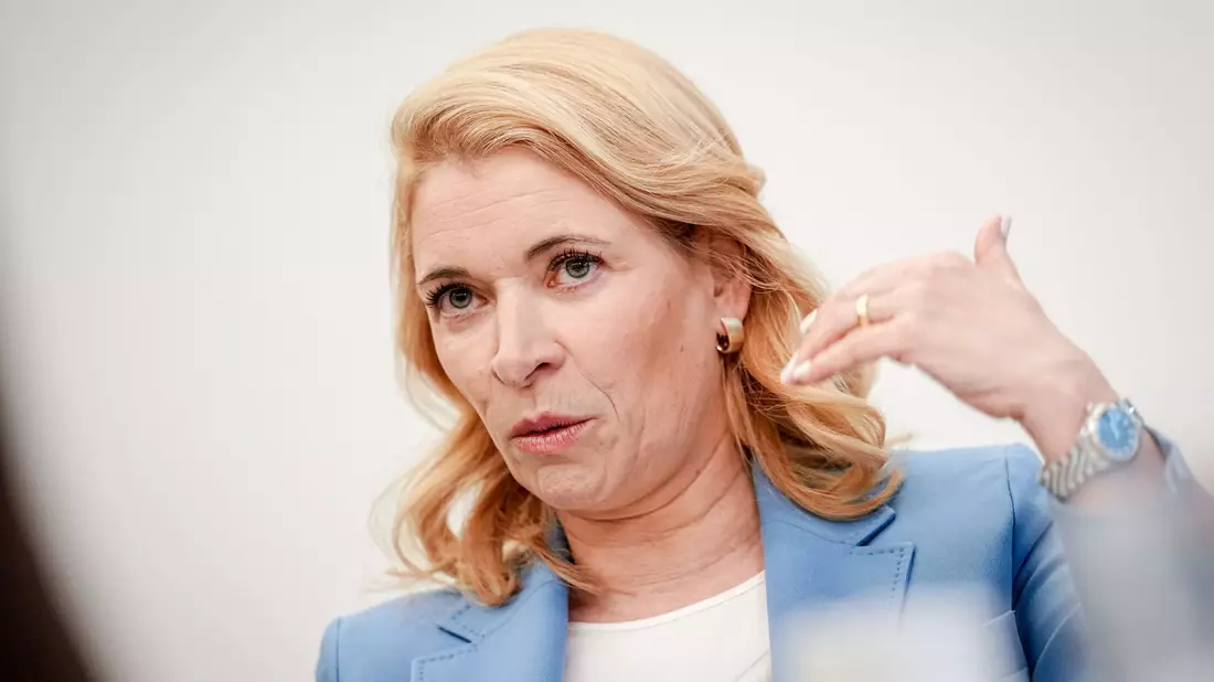 Bahnchefin Evelyn Palla warnt vor unerwünschten Folgen von Wettbewerb im Fernverkehr. (Archivbild) - Bild: Kay Nietfeld/dpa