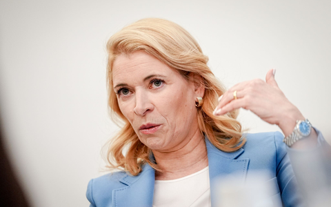 Bahnchefin Evelyn Palla warnt vor unerwünschten Folgen von Wettbewerb im Fernverkehr. (Archivbild) - Bild: Kay Nietfeld/dpa