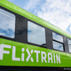 Neben den weiß-roten Zügen der DB und den tiefroten von Italo könnten bald auch mehr grüne von Flixtrain unterwegs sein - das Unternehmen aus München hat Dutzende neue Züge bestellt. (Archivbild) - Bild: Marius Becker/dpa