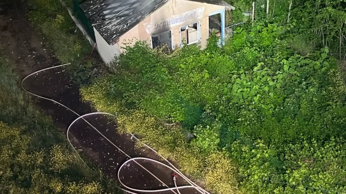 LPI-NDH: Vollbrand eines Kassenhäuschens - Bild: presseportal.de