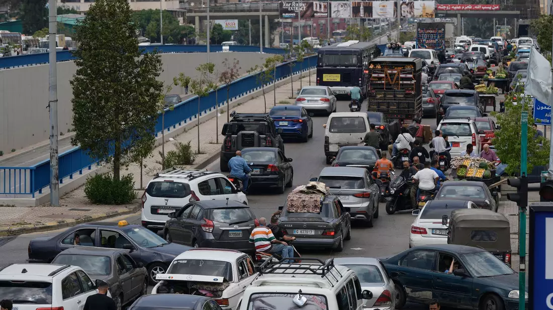 Nach einem israelischen Fluchtaufruf sind Tausende Menschen aus den Beiruter Vororten geflohen. (Archivbild) - Bild: Bilal Hussein/AP/dpa