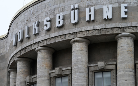 Die Volksbühne in Berlin. (Archivbild) - Bild: Soeren Stache/dpa