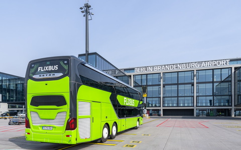FlixBus baut Angebot am Hauptstadtflughafen deutlich aus / BER für Reisende aus Ostdeutschland noch besser erreichbar - Bild: presseportal.de