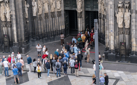 Für den Eintritt brauchen Dom-Besucher künftig Tickets. - Bild: Benjamin Westhoff/dpa