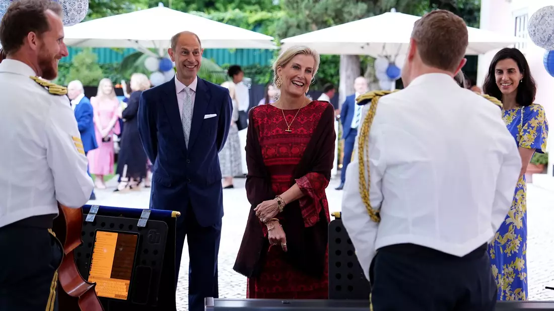 Es ist der erste offizielle Besuch britischer Royals in Portugal seit 15 Jahren. - Bild: Aaron Chown/PA Wire/dpa